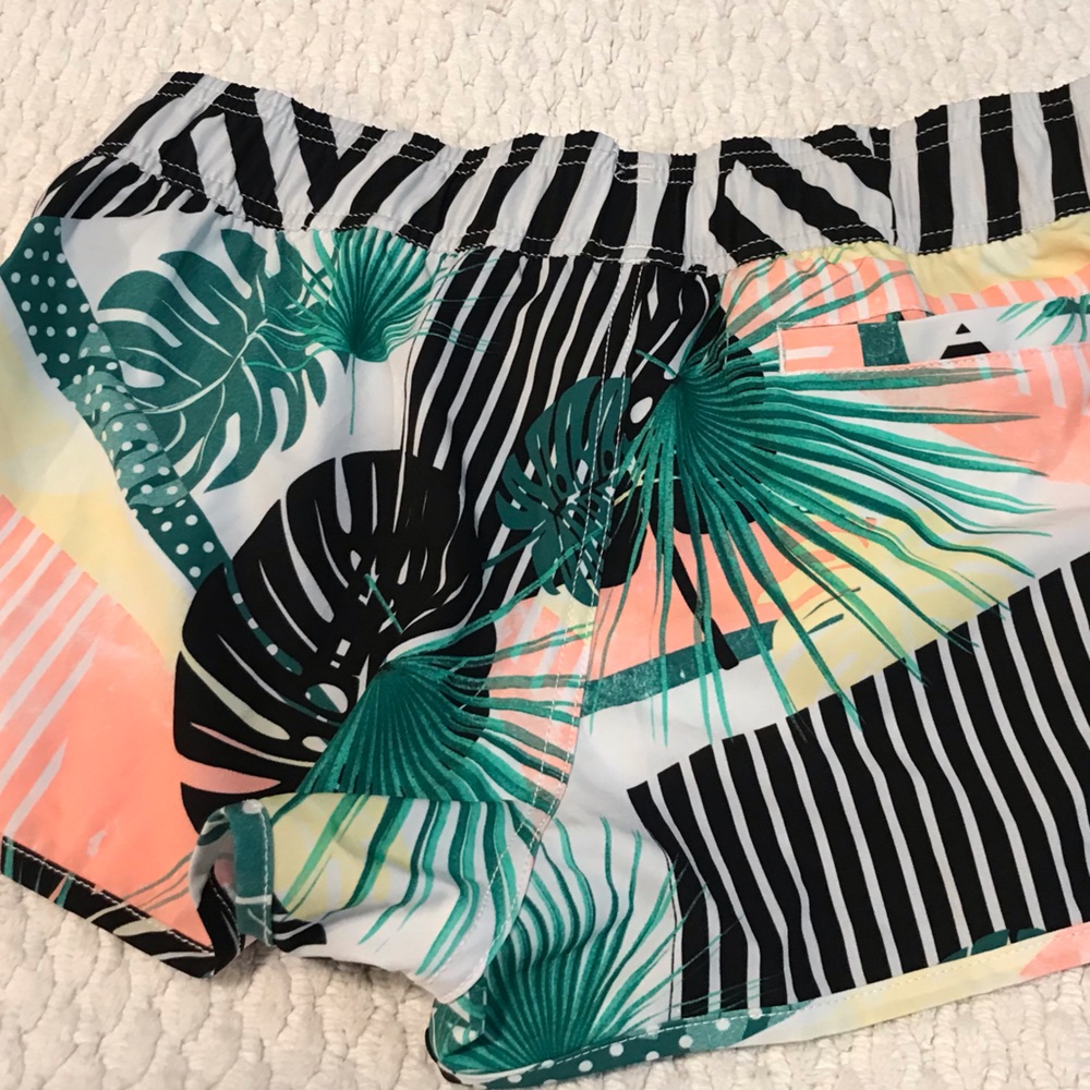Roxy Swim / Board Shorts / Size Large/ Like New